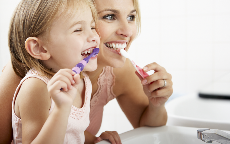 צחצוח שיניים מונע חור בשן 